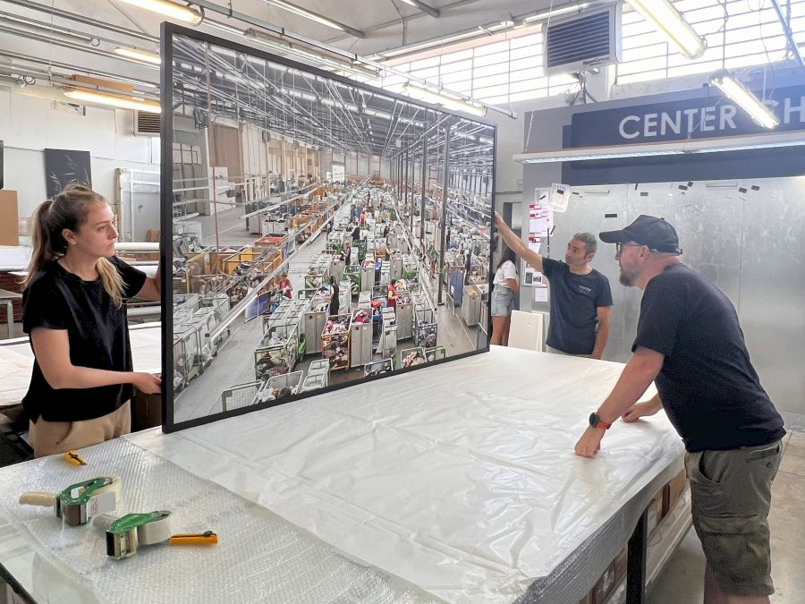 Scopri come realizzare stampe fotografiche di grande formato: tecniche, DPI ottimali, supporti professionali e finiture museali per opere d’arte uniche.